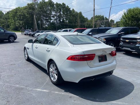 Used 2018 Jaguar XE Premium RWD image 8
