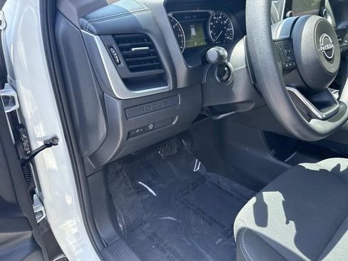 Used 2023 Nissan Rogue S AWD/4WD image 22