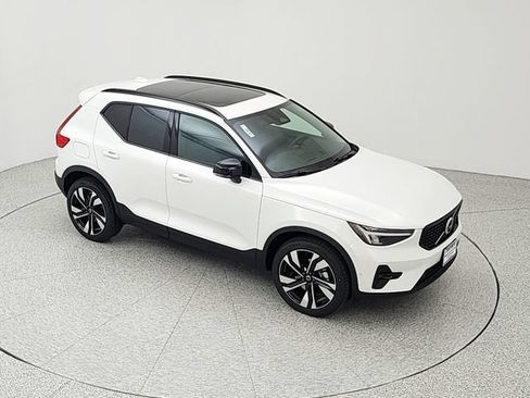 New 2026 Volvo XC40 B5 Plus w/ Climate Package AWD/4WD image 15