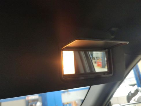 Used 2025 Honda Pilot TrailSport image 7