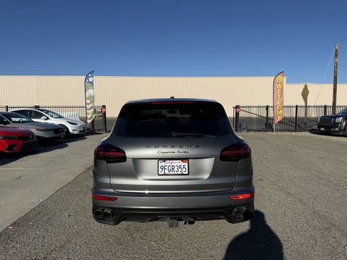 Used 2016 Porsche Cayenne Turbo S image 5
