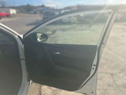 Used 2019 Toyota Corolla SE w/ Carpet Mat Package (TMS) image 23