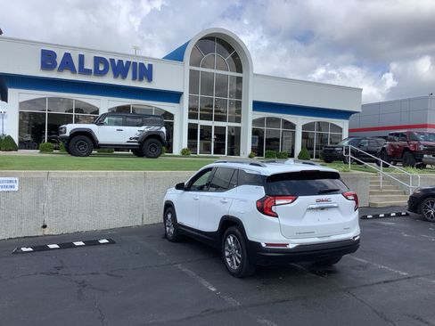 Used 2022 GMC Terrain SLT AWD/4WD image 5