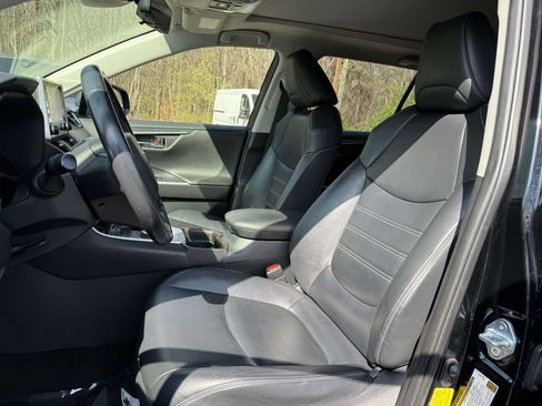 Used 2019 Toyota RAV4 Limited w/ Advanced Technology Package image 26