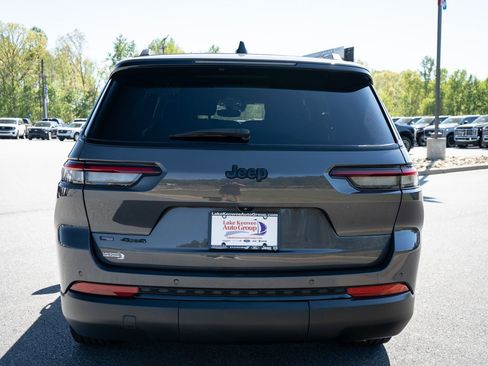 Used 2023 Jeep Grand Cherokee L Laredo AWD/4WD image 8