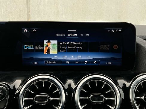 Used 2025 Mercedes-Benz GLA 250 image 34