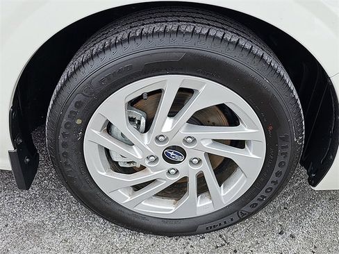 Certified 2025 Subaru Impreza 2.0i image 8