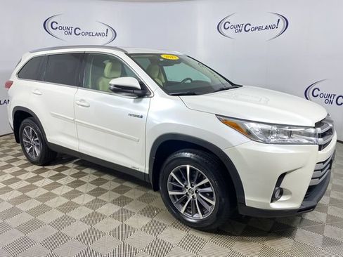 Used 2019 Toyota Highlander XLE AWD/4WD image 1