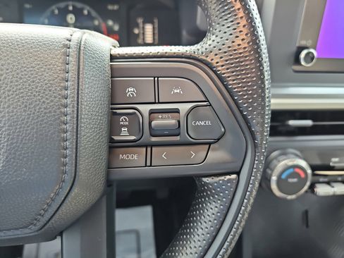 Used 2025 Toyota Tacoma SR5 AWD/4WD image 15
