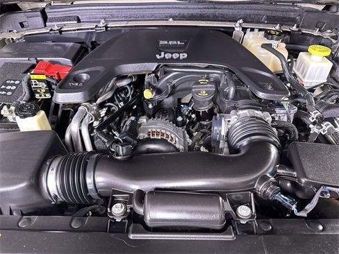 Used 2020 Jeep Gladiator Mojave w/ Cold Weather Group image 31