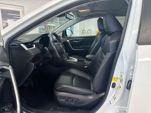Used 2020 Toyota RAV4 Limited image 17