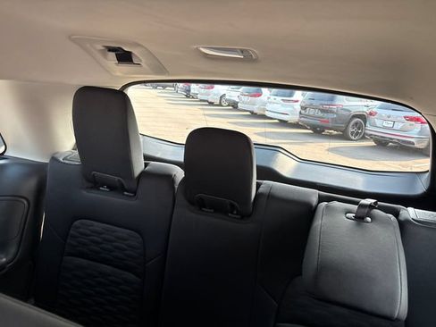 Used 2024 Nissan Pathfinder SV FWD image 9