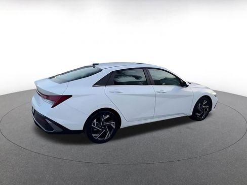 Used 2025 Hyundai Elantra Limited image 14