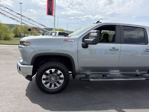 Used 2024 Chevrolet Silverado 2500 LT w/ All Star Edition AWD/4WD image 9