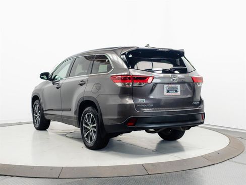 Used 2017 Toyota Highlander XLE AWD/4WD image 10