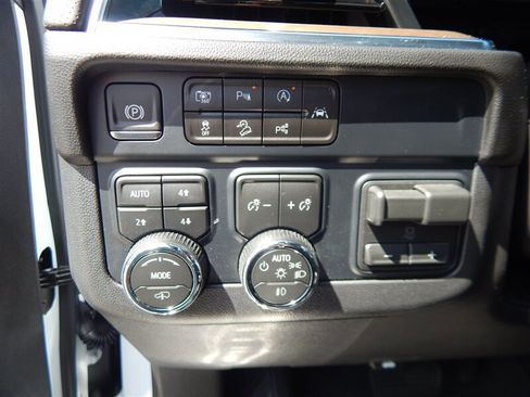Used 2026 Chevrolet Suburban High Country AWD/4WD image 26