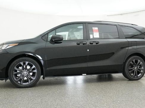 New 2026 Toyota Sienna XSE FWD image 18
