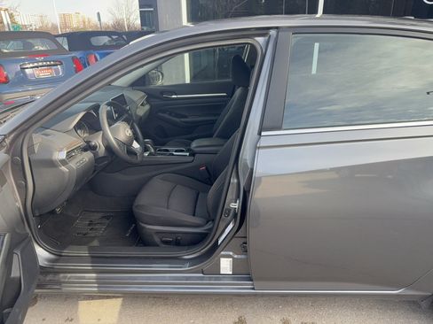 Used 2023 Nissan Altima 2.5 SV image 9