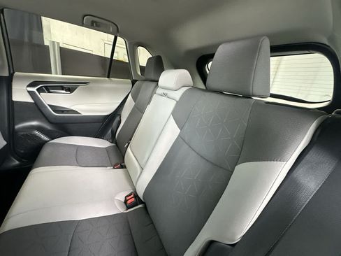 Used 2025 Toyota RAV4 XLE FWD image 22