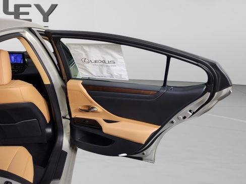 New 2025 Lexus ES 350 w/ Premium Package image 31