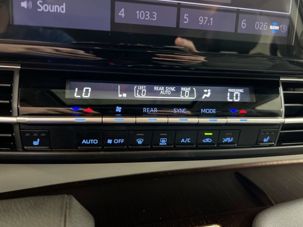 Used 2023 Toyota Sienna XLE AWD/4WD image 16