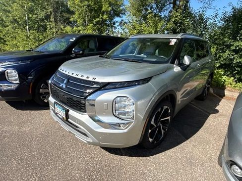 Used 2025 Mitsubishi Outlander SE AWD/4WD image 4