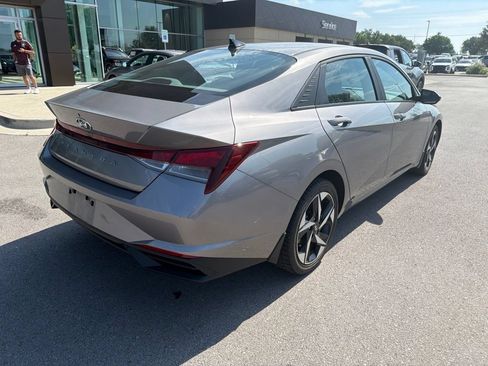 Used 2023 Hyundai Elantra SEL w/ Convenience Package FWD image 6