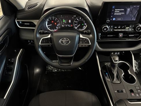 Used 2024 Toyota Highlander LE image 14