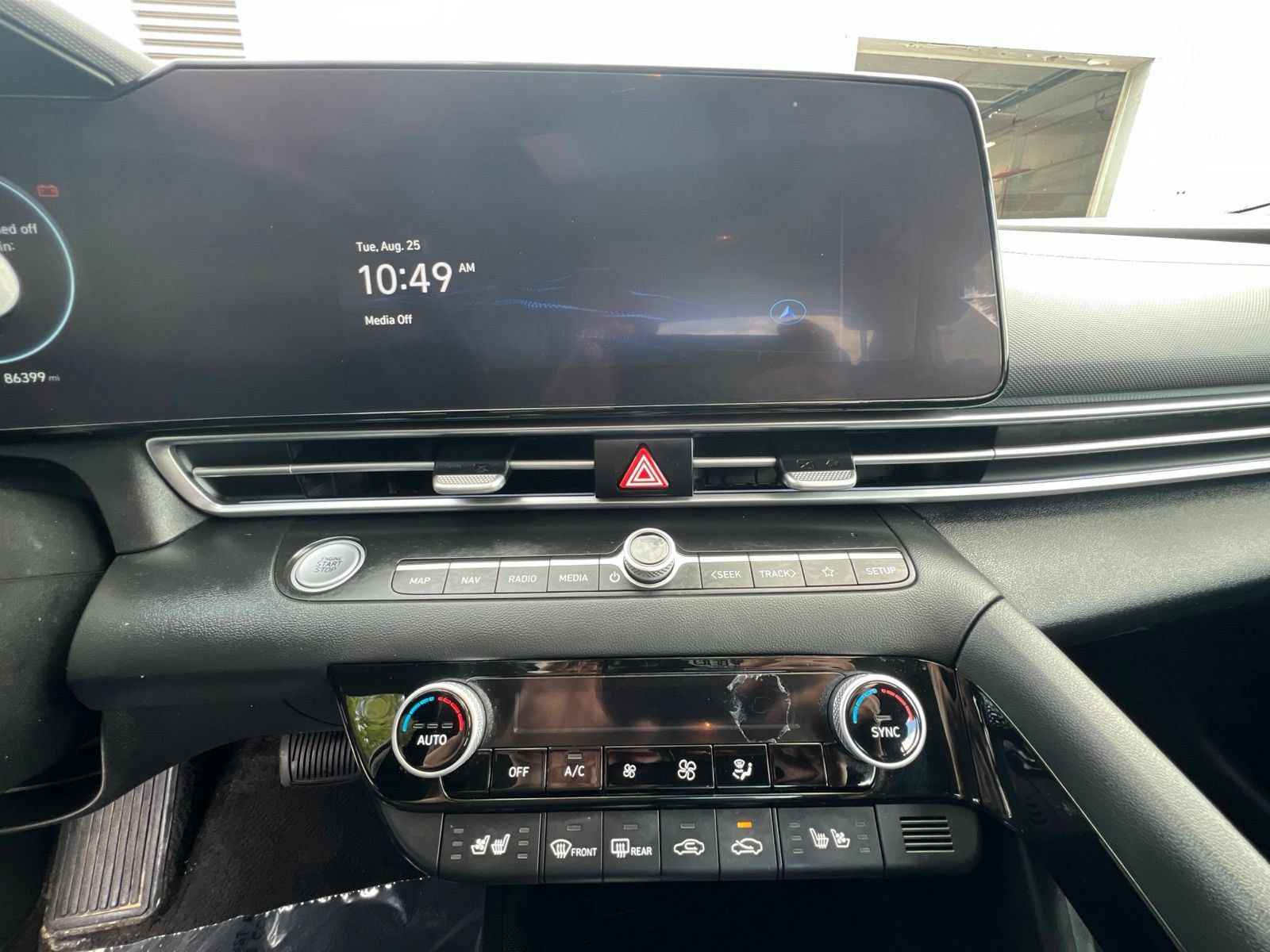 Used 2023 Hyundai Elantra Limited FWD image 13