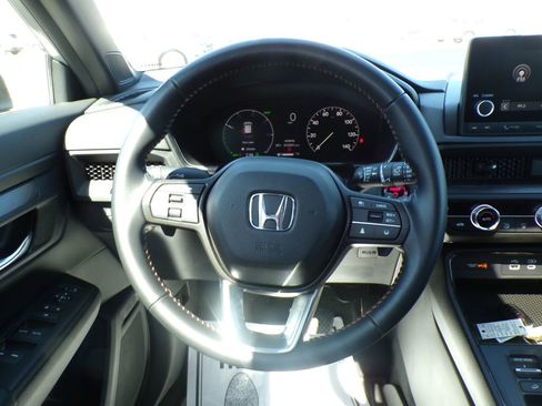 Used 2025 Honda CR-V Sport image 11