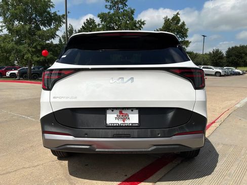 Used 2026 Kia Sportage LX FWD image 7