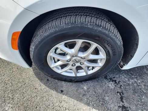 Used 2025 Chrysler Voyager LX image 35