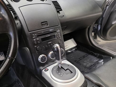 Used 2006 Nissan 350Z Touring w/ (N93) Cargo Convenience Pkg image 20