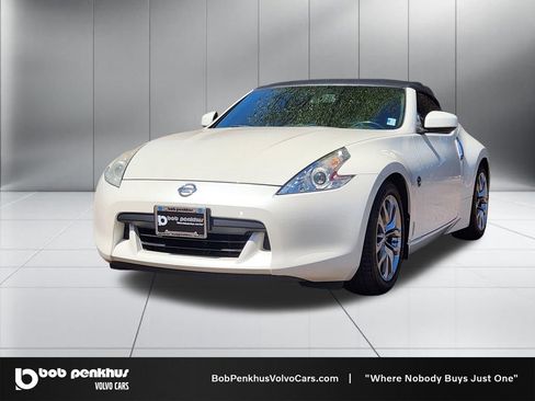 Used 2010 Nissan 370Z Roadster RWD image 23