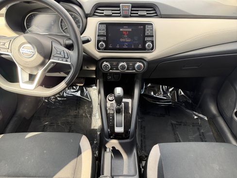 Used 2020 Nissan Versa SV image 11