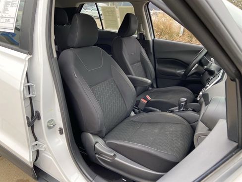 Used 2022 Nissan Kicks S image 19