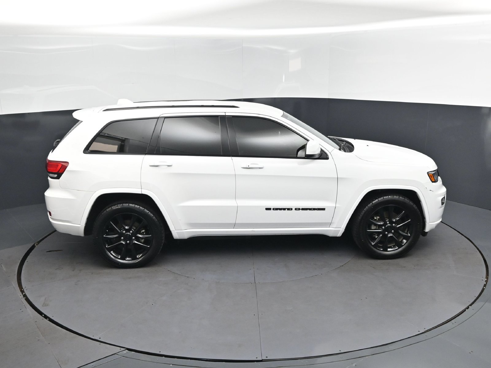 Used 2022 Jeep Grand Cherokee Laredo X RWD image 35