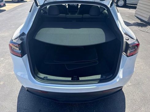 Used 2024 Tesla Model Y Long Range AWD/4WD image 15