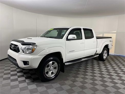 Used 2015 Toyota Tacoma 4x4 Double Cab w/ TRD Sport Package image 4