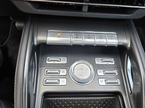 Certified 2025 Lincoln Nautilus Premier w/ Jet Appearance Package AWD/4WD image 12