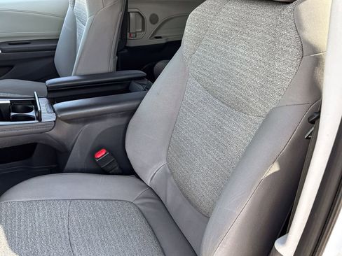 Used 2023 Toyota Sienna LE image 17