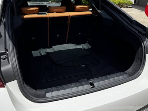 Used 2024 BMW i4 eDrive40 w/ Premium Package RWD image 6