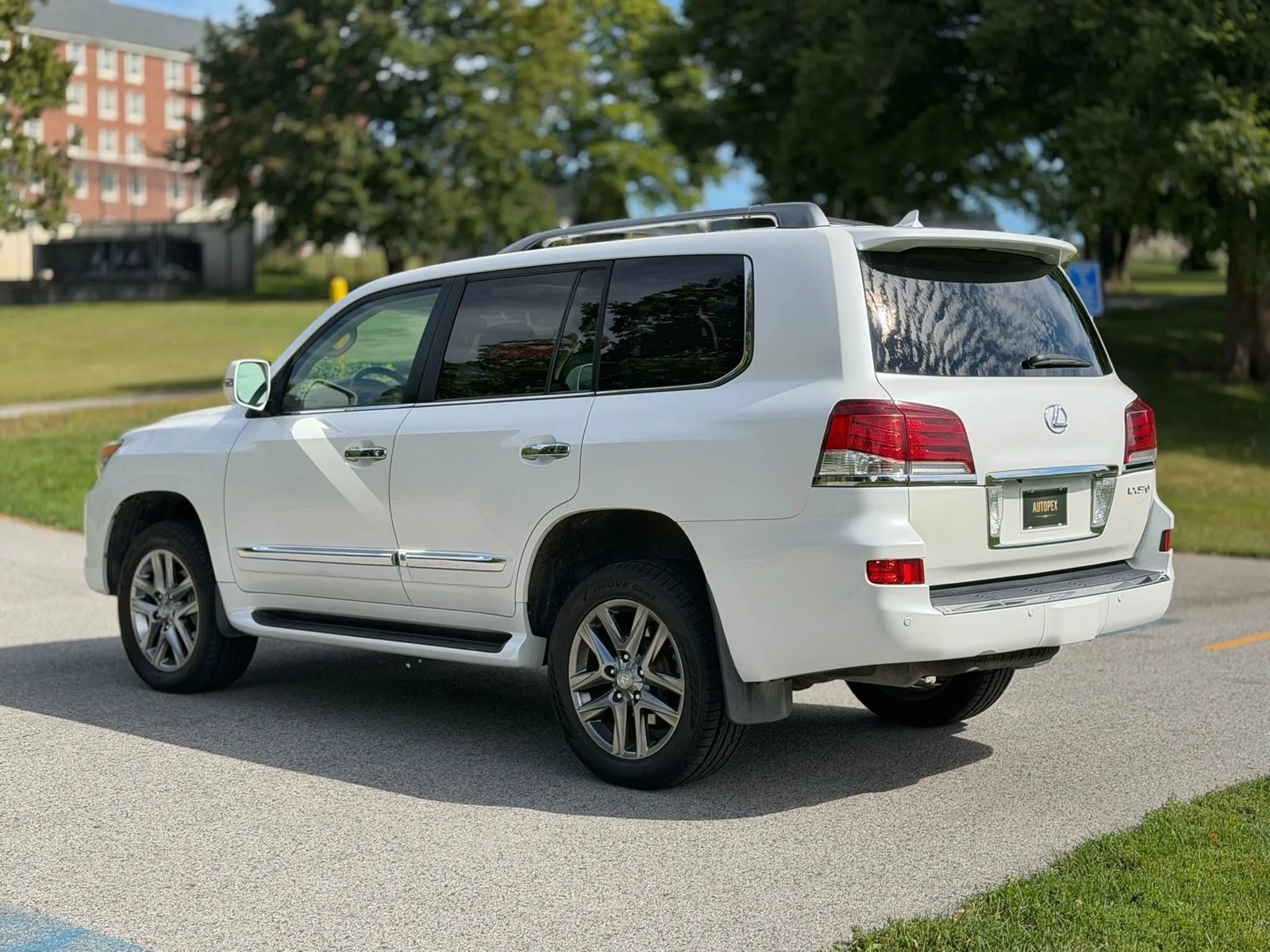 Used 2013 Lexus LX 570 4WD w/ Luxury Pkg image 41