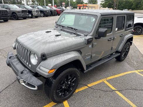 Used 2021 Jeep Wrangler Unlimited Sahara w/ Cold Weather Group AWD/4WD image 9