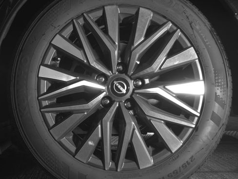 Used 2025 Nissan Altima 2.5 SV FWD image 14