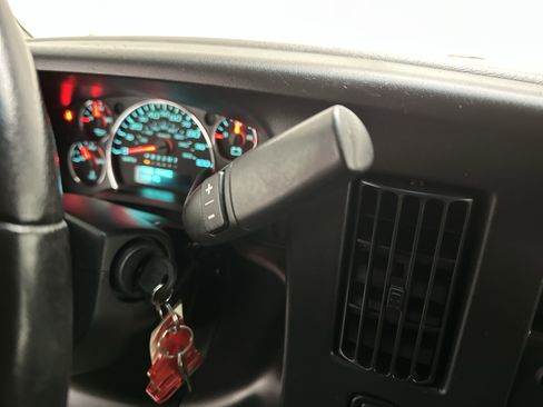 Used 2020 Chevrolet Express 2500 image 29