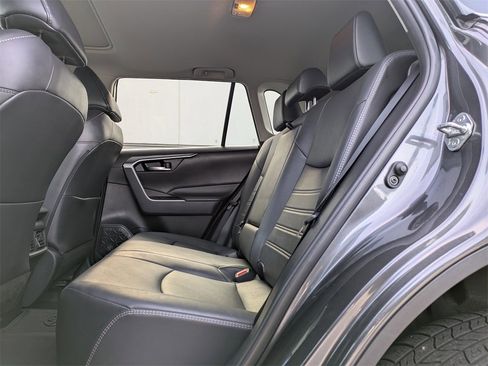 Used 2021 Toyota RAV4 XLE Premium image 16
