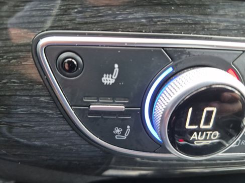 Used 2017 Audi Q7 3.0T Premium Plus w/ Premium Plus Package image 26