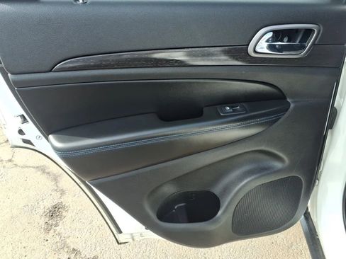 Used 2018 Jeep Grand Cherokee Laredo image 18