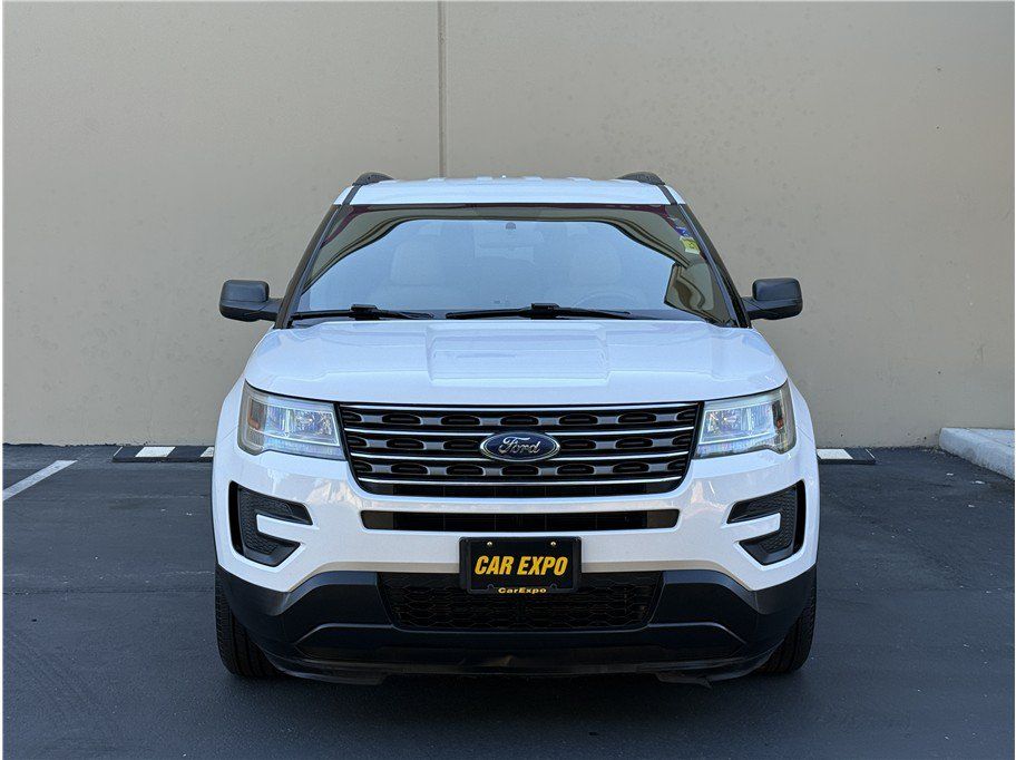 Used 2017 Ford Explorer FWD image 2
